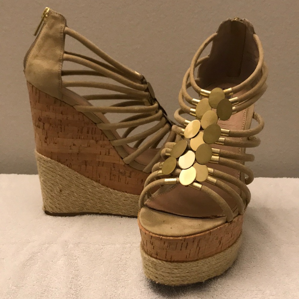 Stunning tan wedges with gold accents